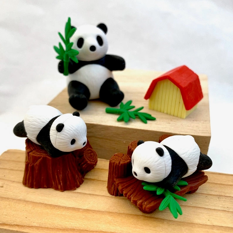 383001 IWAKO PANDA FAMILY ERASERS CARD-SINGLE