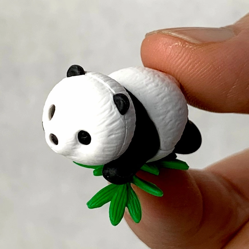 383001 IWAKO PANDA FAMILY ERASERS CARD-SINGLE