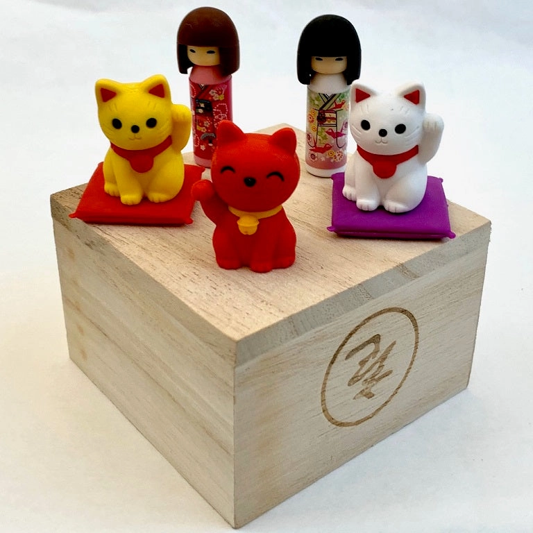 38346 IWAKO DOLL AND CAT ERASER CARD-10 CARDS