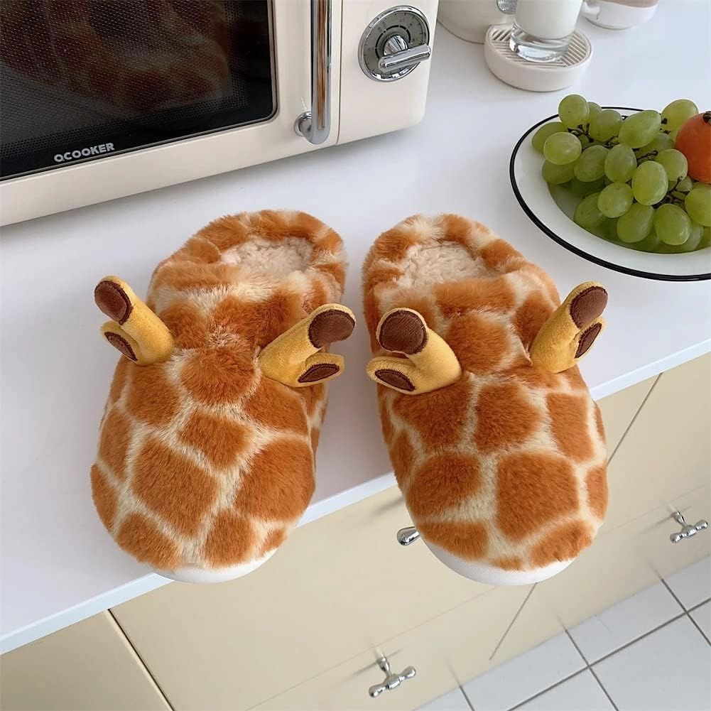 Giraffe Slippers for Women, Cute Plush 3D Giraffe Shaped Slippers for Kids & Adults Slippers Christmas (7-7.5, Style B)