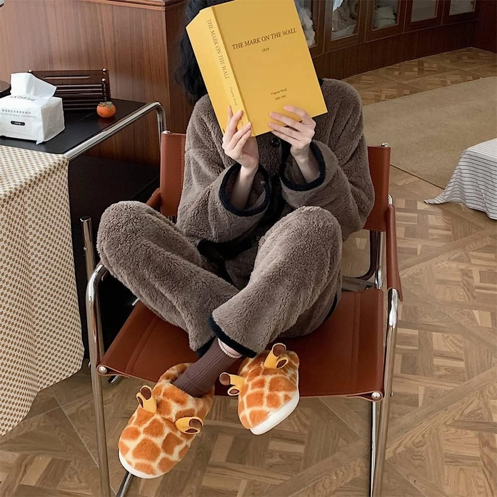 Giraffe Slippers for Women, Cute Plush 3D Giraffe Shaped Slippers for Kids & Adults Slippers Christmas (7-7.5, Style B)