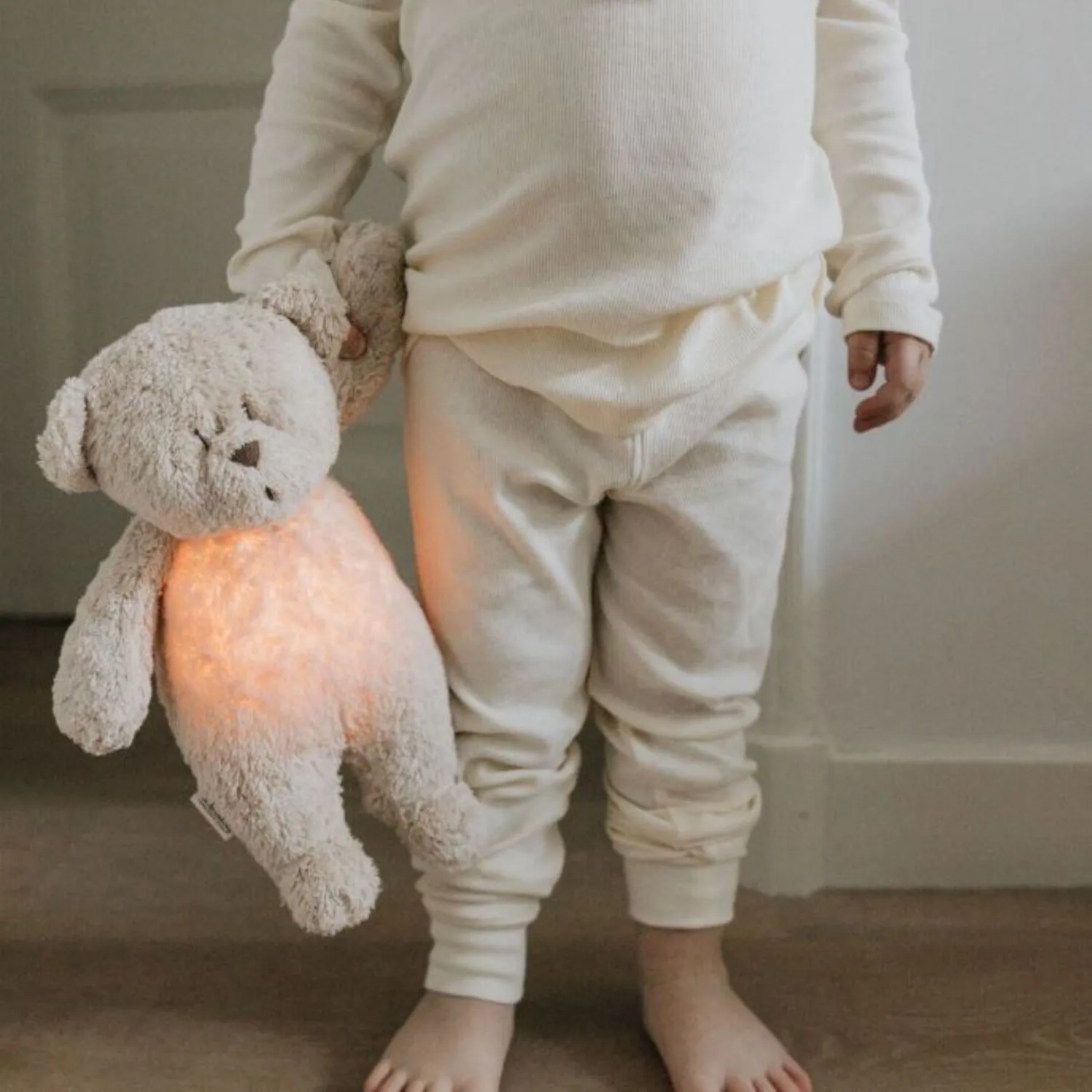 MOONIE ORGANIC HUMMING BEAR WITH NIGHT LIGHT | SAND