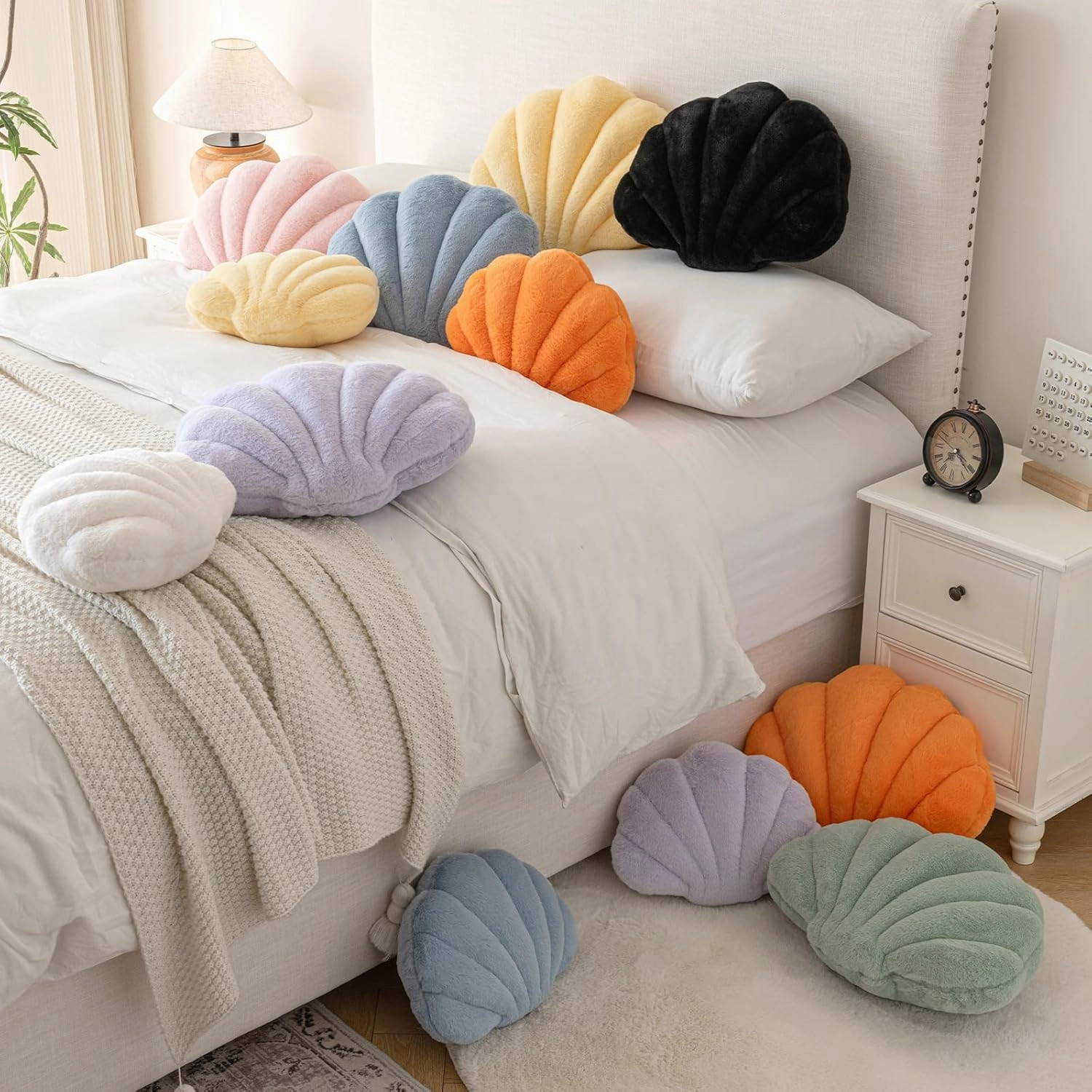 Shell Pillow, Seashell Throw Pillow with Soft Rabbit Plush for Couch Bed, Shell Shaped Decorative Ocean Pillow Stylish Beach Cushion Room Decor Aesthetic for Bedroom Livingroom